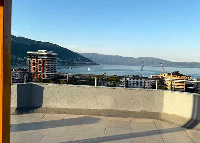 Top-Floor Apartment: Amazing City & Sea View