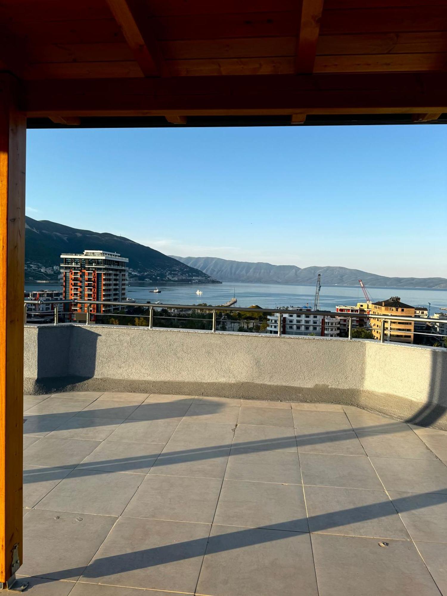 Apartamento Top-floor Apartment: Amazing & Sea View Vlorë