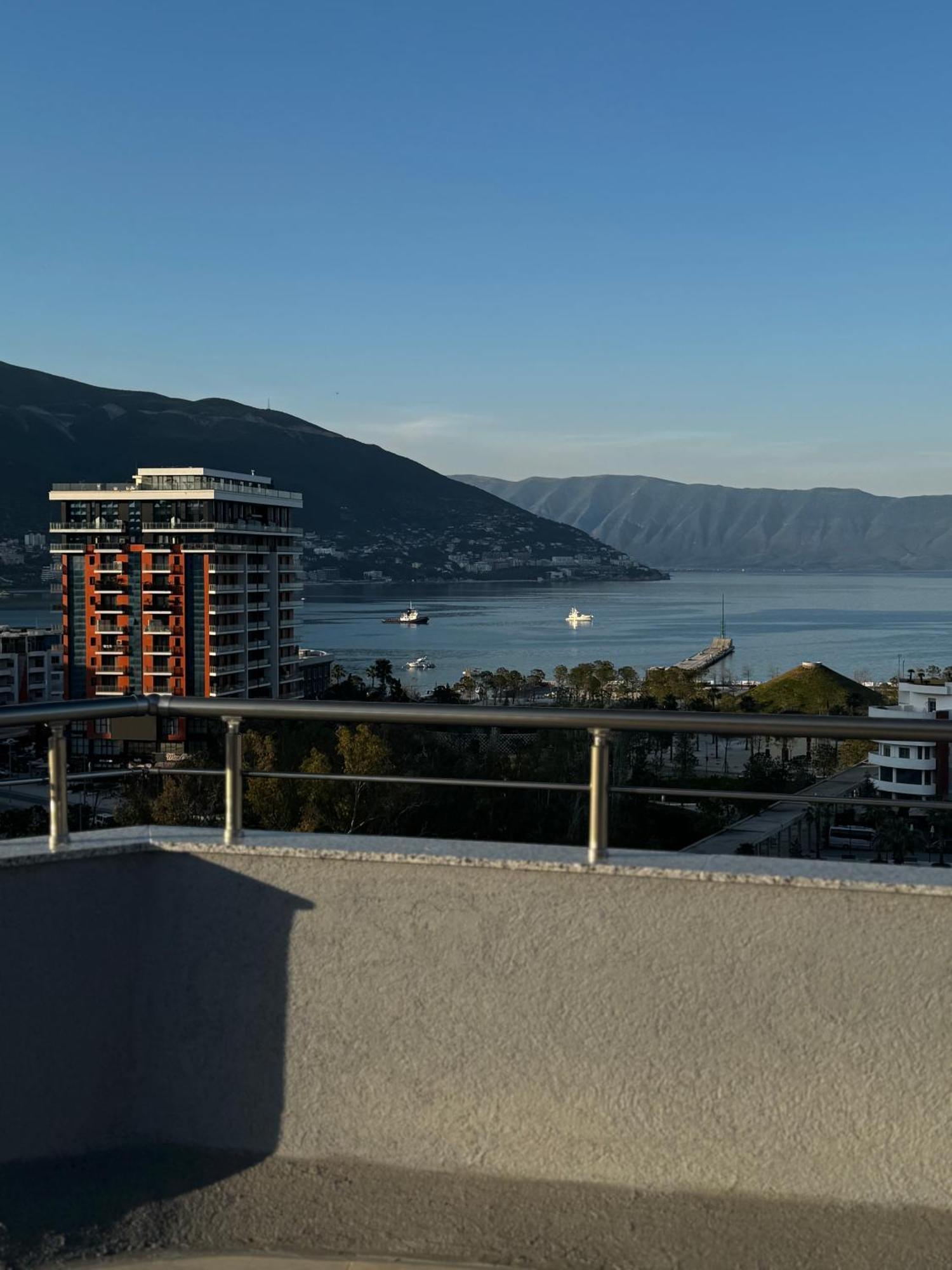 Top-floor Apartment: Amazing & Sea View Apartamento Vlorë